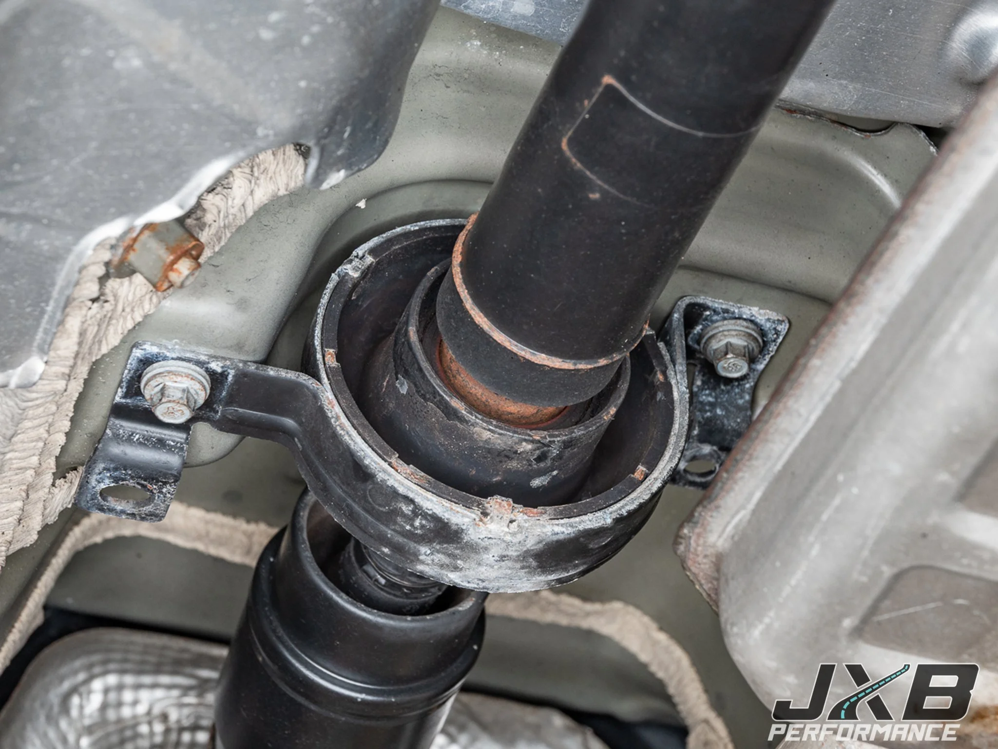 アクセサリー m Jeep Cherokee (KL) Driveshaft Center Support Bearing Carrier